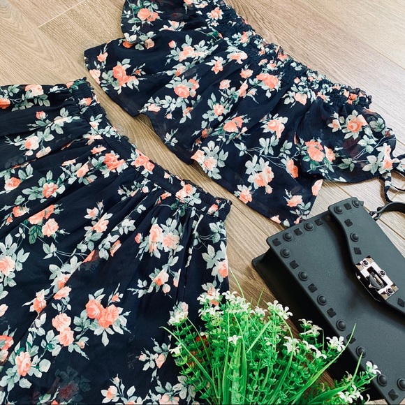 (Sz XS) A&F Off Shoulder Skirt Set - Picture 3 of 6